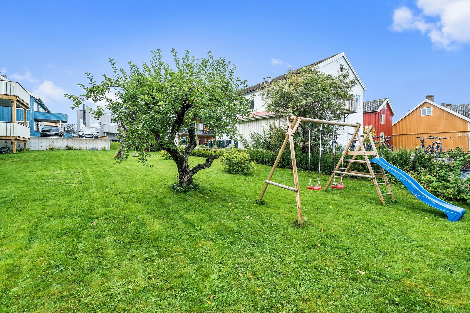 Bussholderplass ligger kun 300 meter fra boligen med hyppige avganger mot øvrige studiesteder og øvrige deler av Trondheim Galleribilde