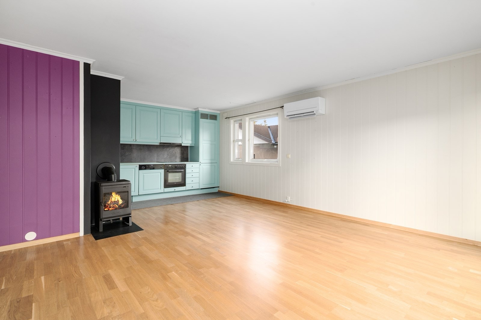 Det er installert kabel-tv og bredbånd som er inkludert i de oppgitte felleskostnadene. Galleribilde