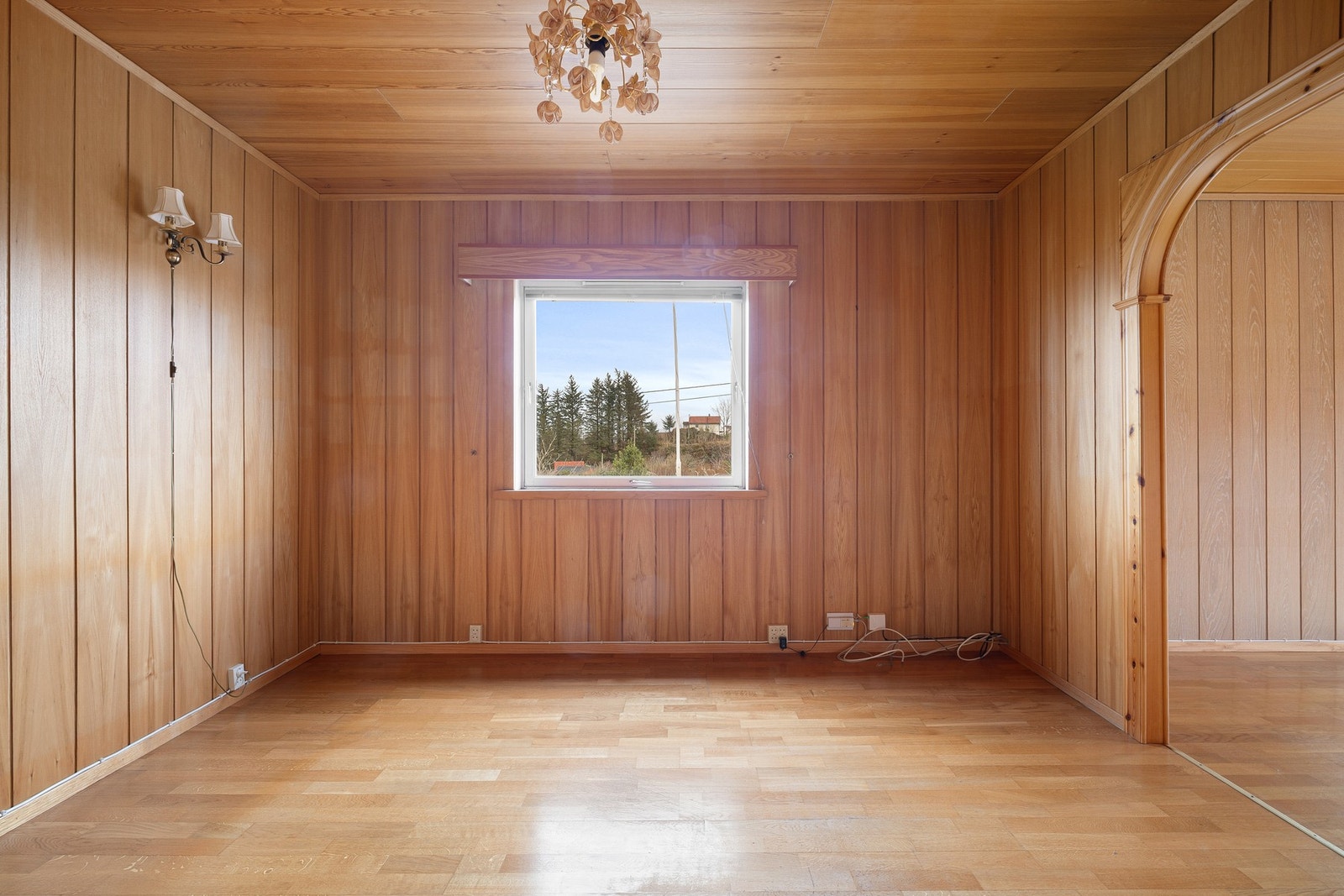 Ca. 200 meter fra huset ligger Kværnavatnet, med fin badeplass, rekreasjonsområde og fiskemuligheter. Galleribilde