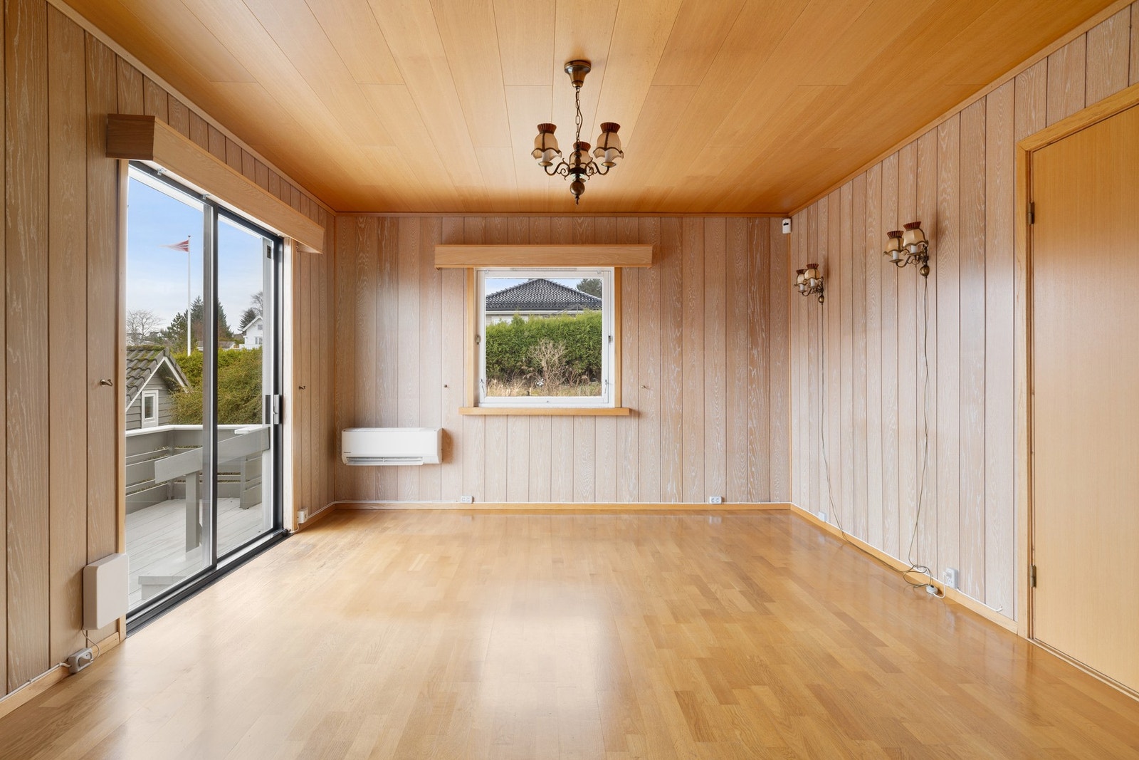 To stuer på henholdsvis 12 og 20 m² gir fleksible oppholdsrom, enten du ønsker en egen TV-stue, spisestue eller et sosialt samlingspunkt for familie og venner. Galleribilde