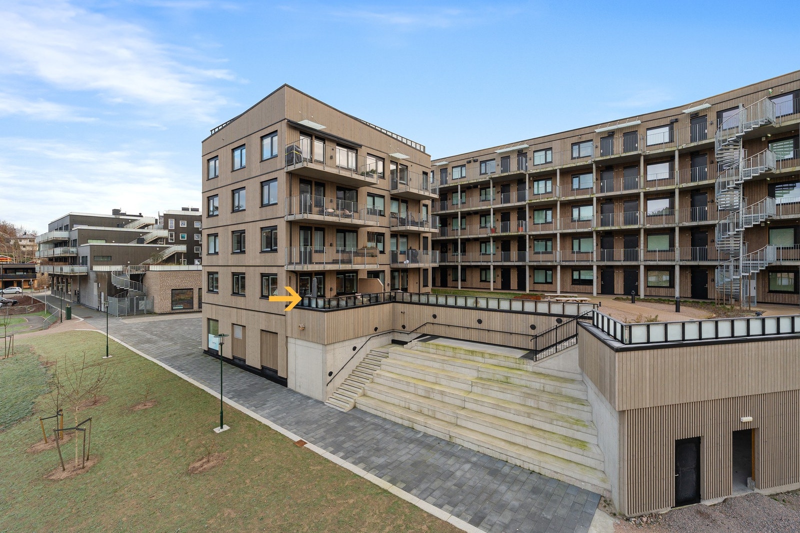 Leiligheten ligger vestvendt til mot fine uteområder. Galleribilde