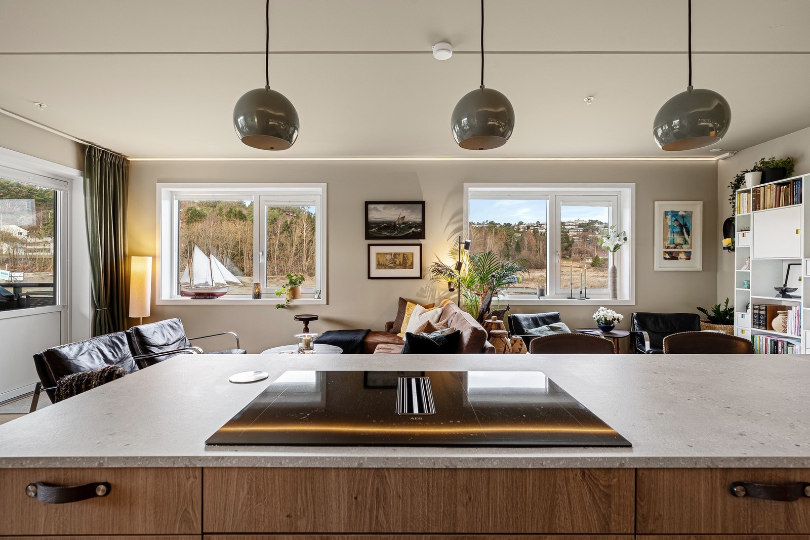 Kjøkken mot stuen Galleribilde