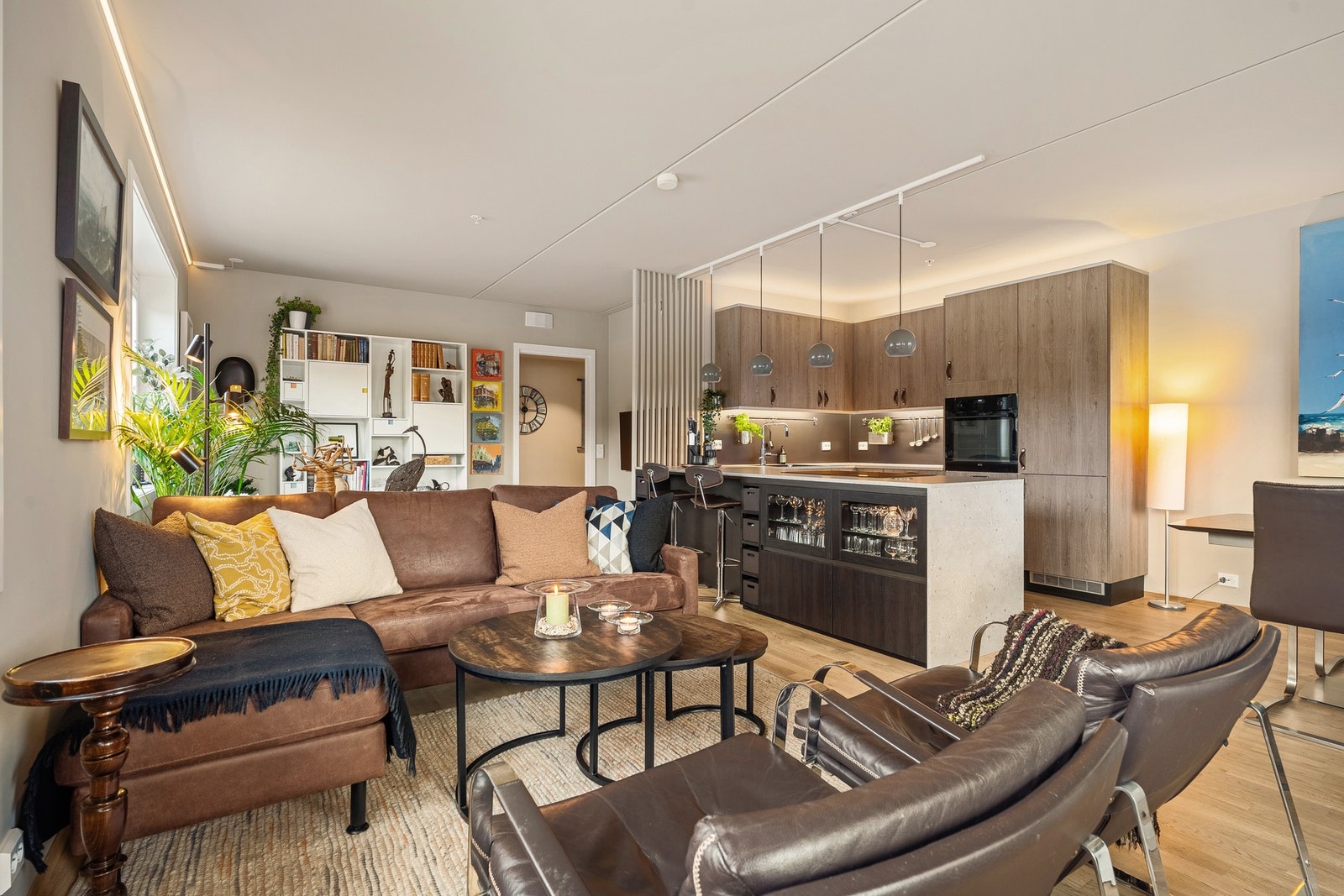 Stue med åpen kjøkkenløsning Galleribilde