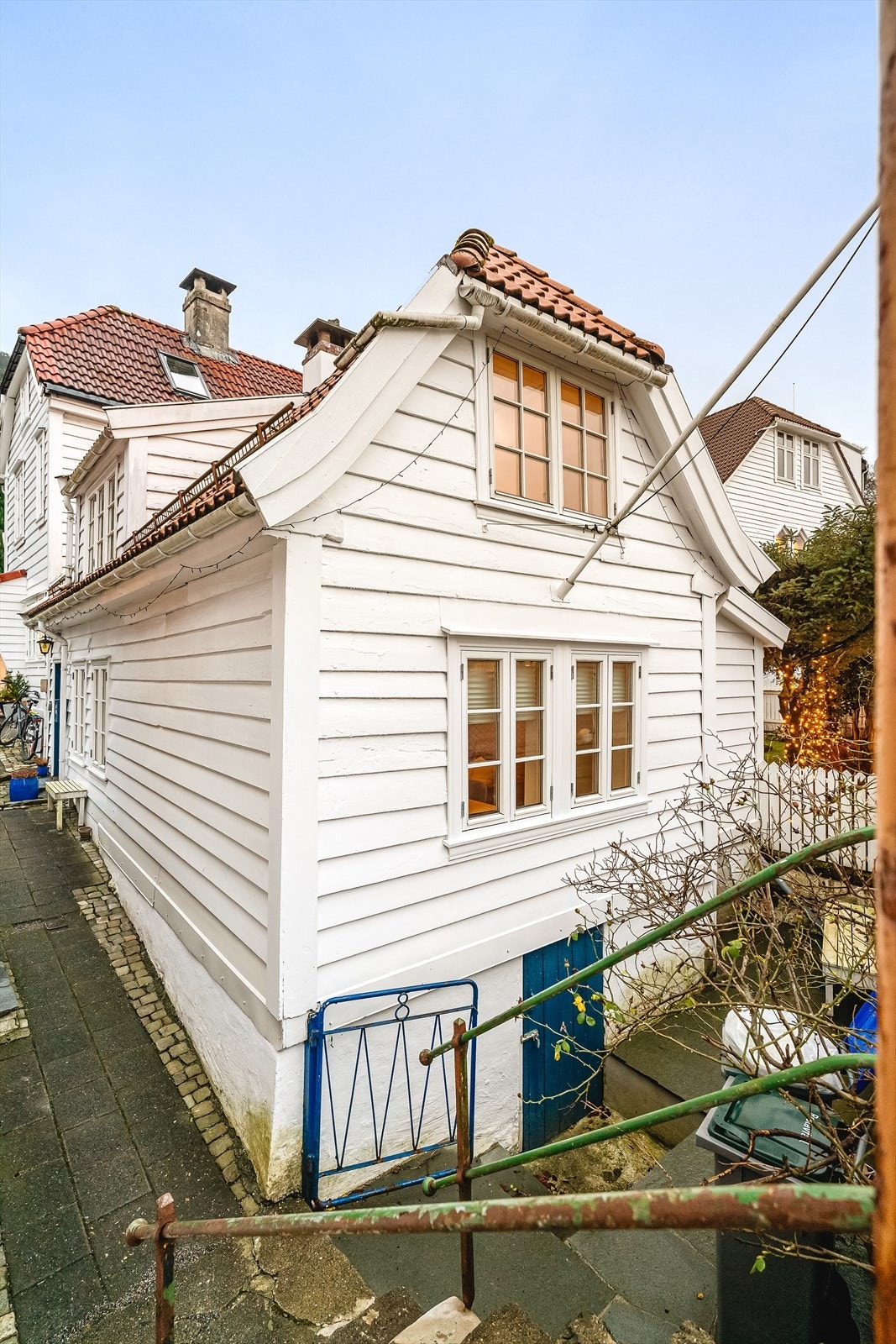 Huset fikk lagt ny takstein i 2010 og var nymalt i 2023 Galleribilde