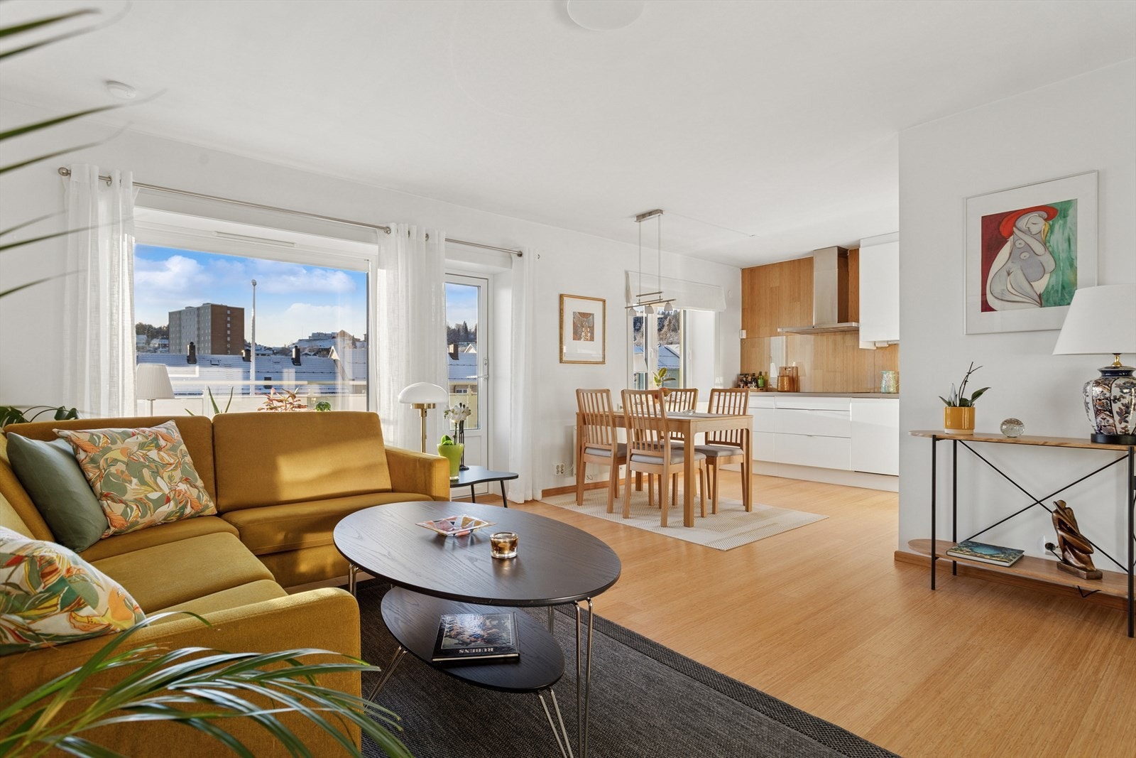 Velkommen inn! Jørgen Michaelsen v/DNB Eiendom ønsker deg velkommen til Trygve Thesens Vei 6! Galleribilde