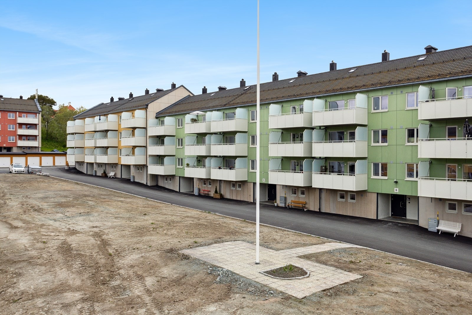 Borettslaget har nylig fullført store rehabiliteringer med bla. nye inngangsdører, ståldører og leilighetsdører, samt Nytt låssystem. Galleribilde