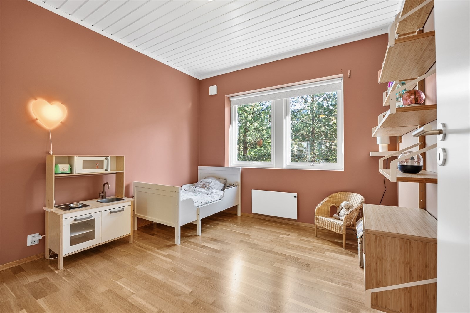 Boligen inneholder tre fine soverom. Galleribilde