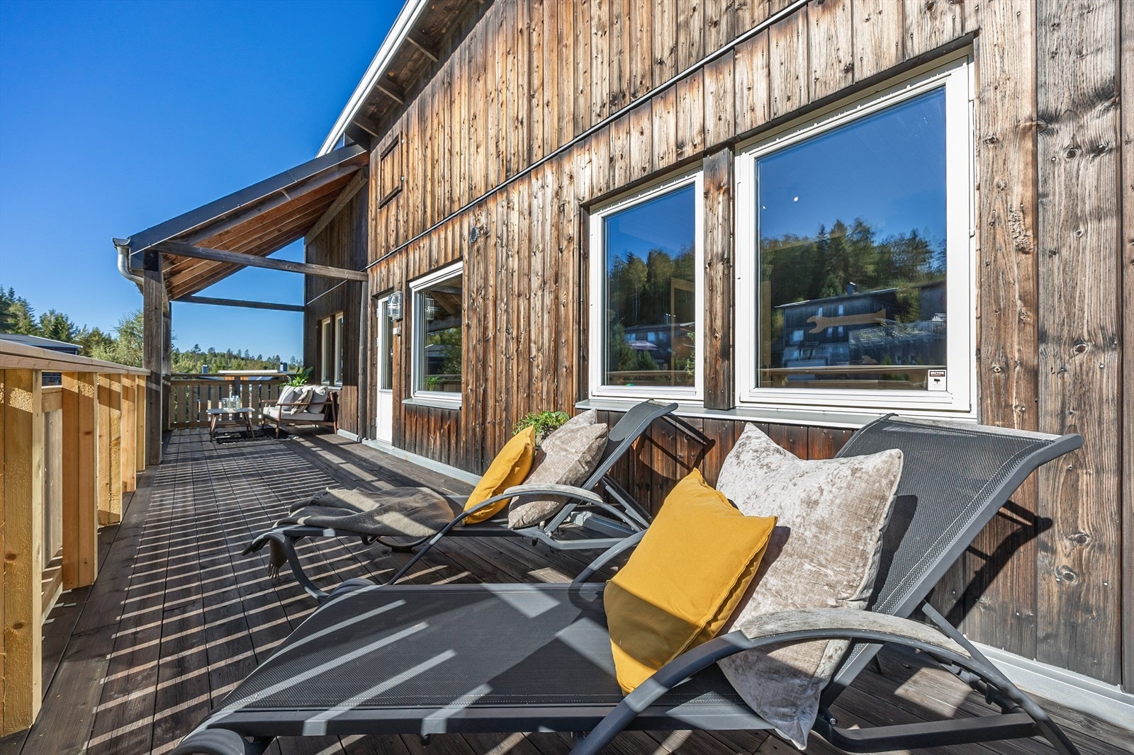 Her er det god plass for solsenger og avslapning på ettermiddagen. Galleribilde