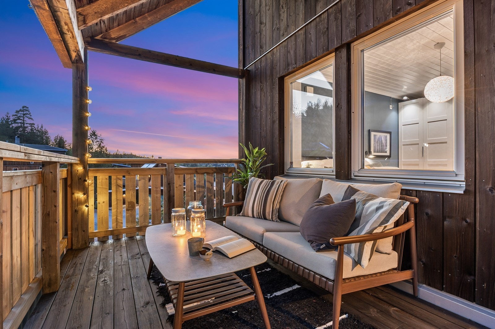 Fra balkongen i andre etasje har man en fin oversikt over området. Galleribilde