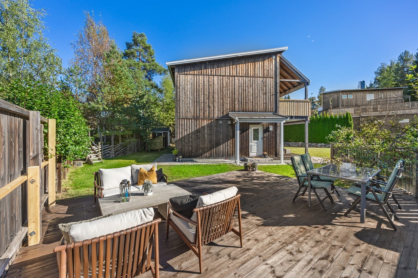 En gjennomtenkt enebolig med funksjonelle løsninger både inne og ute. Galleribilde