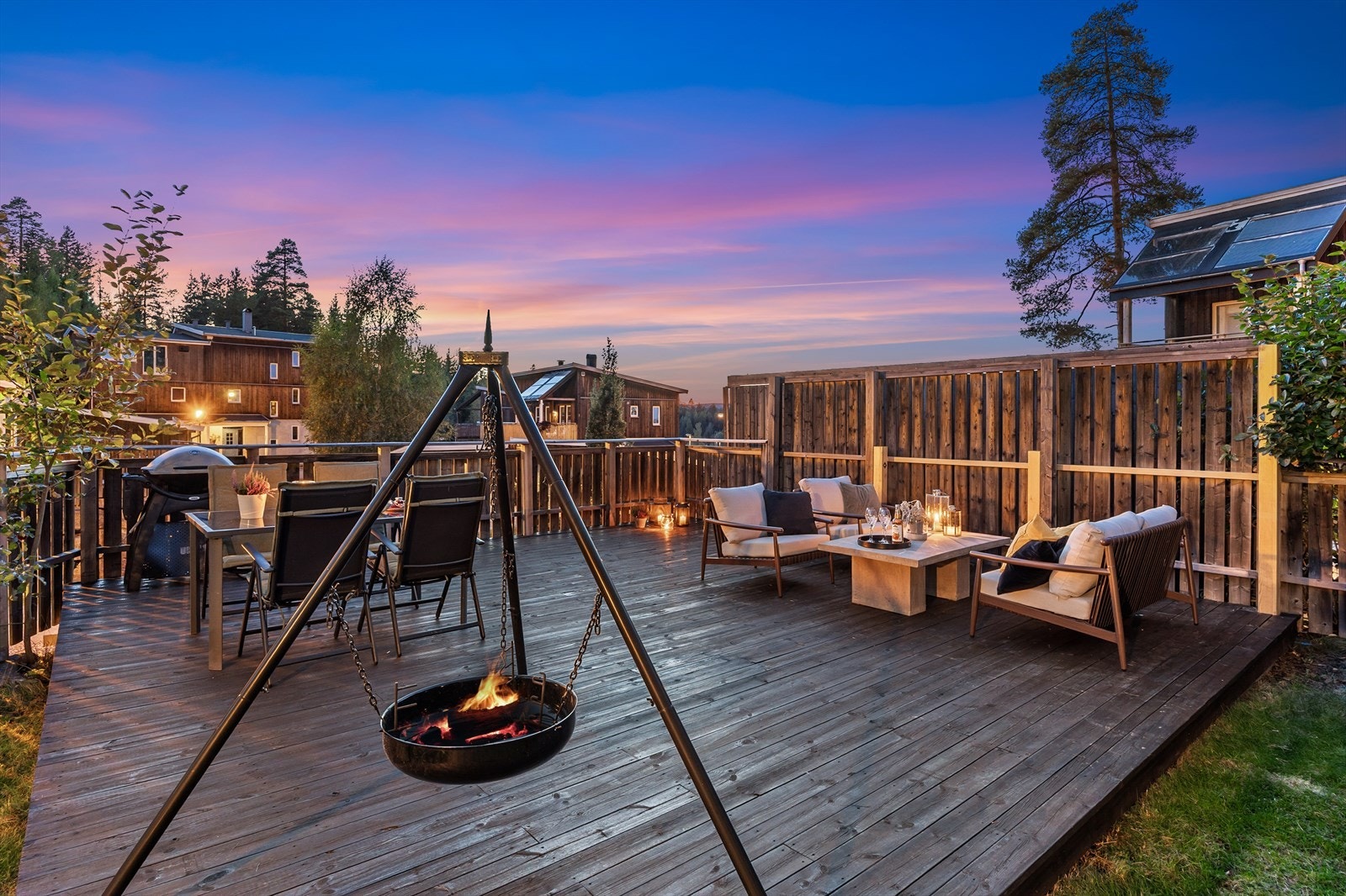 Her kan man nyte solen og utsikten over nærområdet. Galleribilde