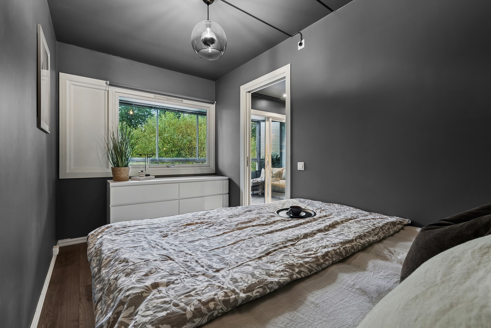 Leiligheten har ett soverom med plass til både seng og garderobeløsning Galleribilde