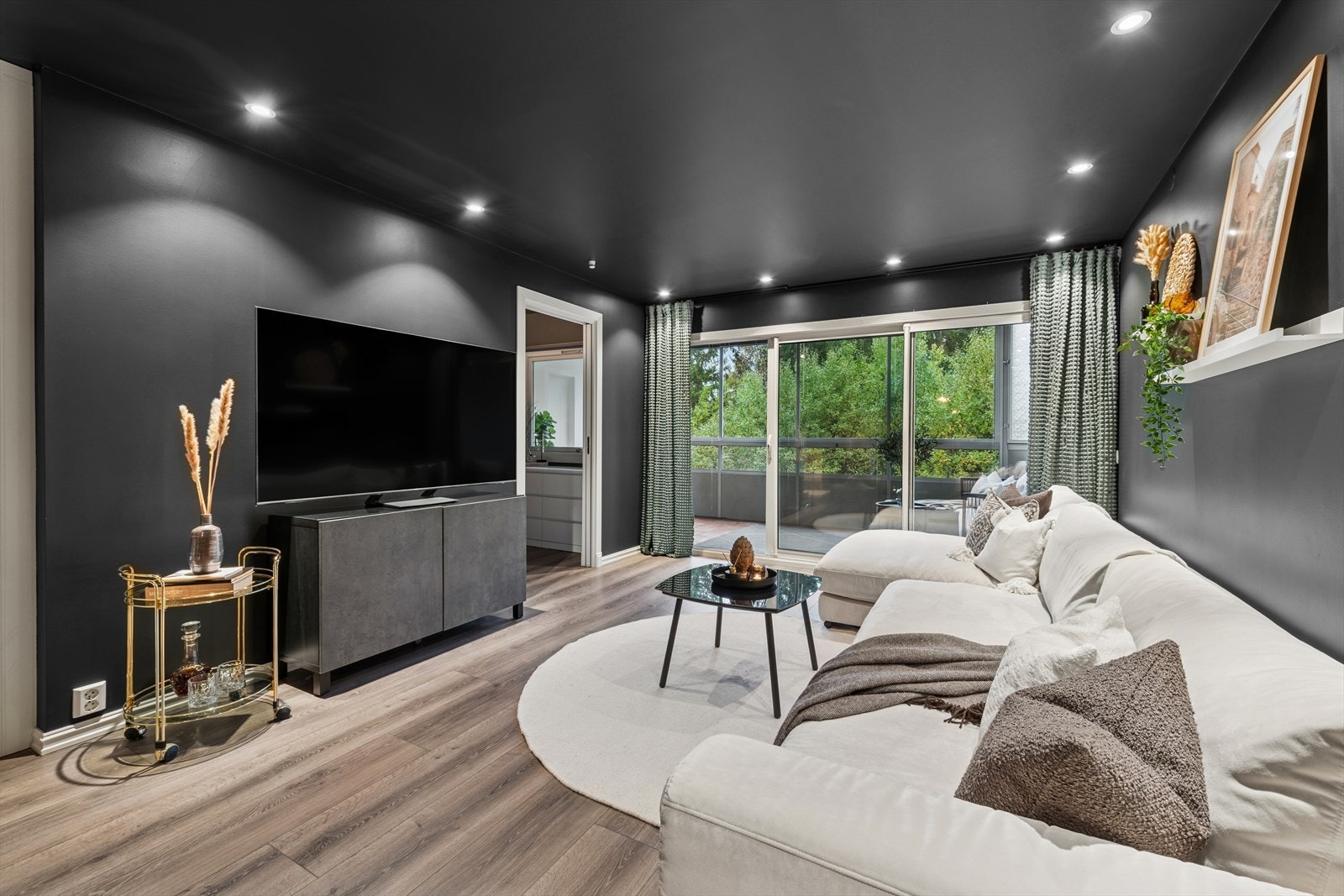 Dette er en meget stilig 2-roms leilighet beliggende på Skjetten. Galleribilde