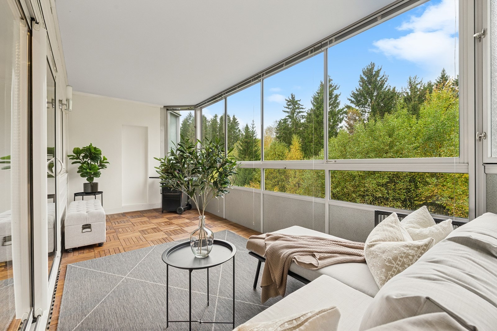 Her sitter man skjermet og fint til og kan nyte solen helt usjenert. Galleribilde