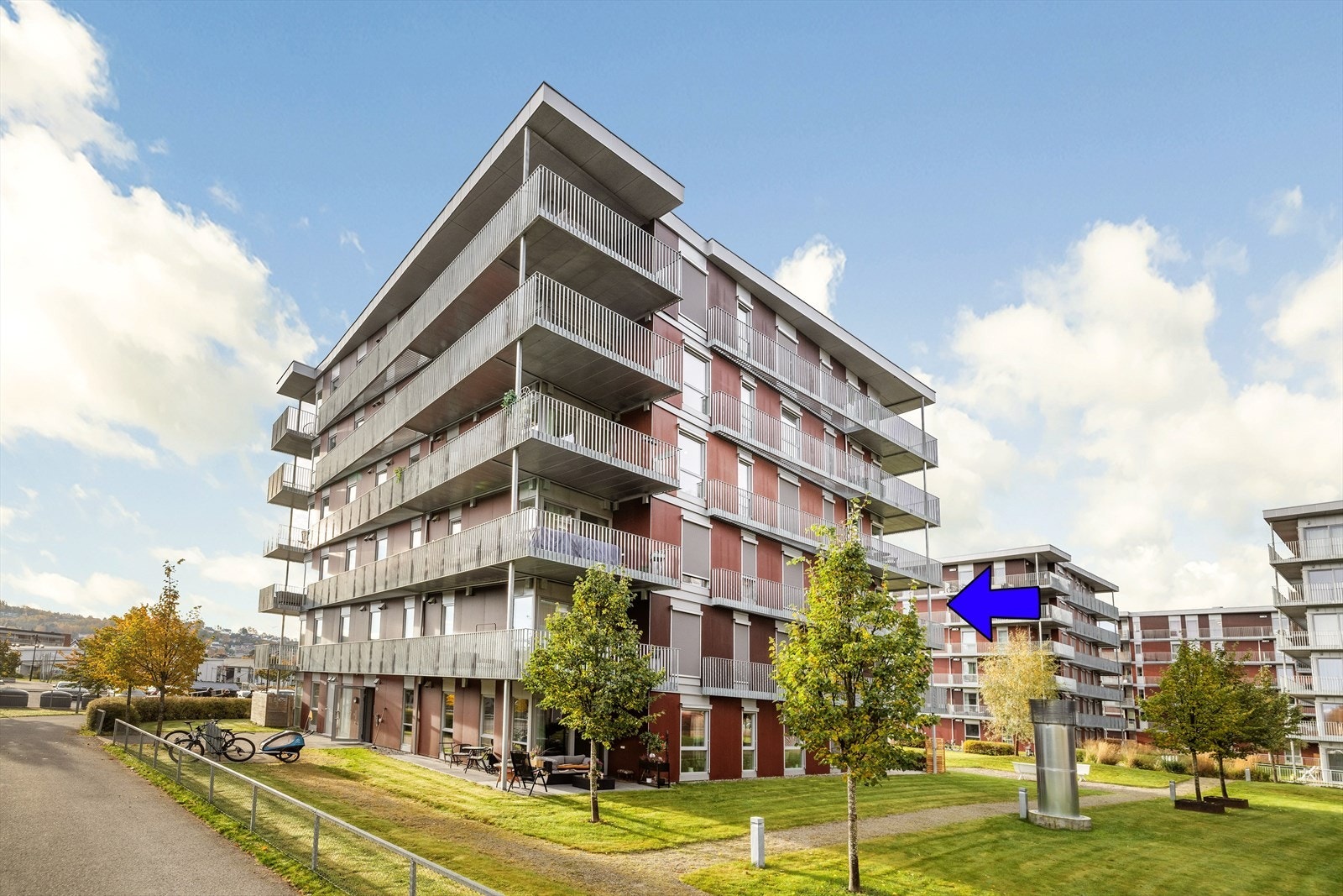 Leiligheten ligger fint til i 3. etasje med nydelig utsikt og svært gode solforhold. Galleribilde