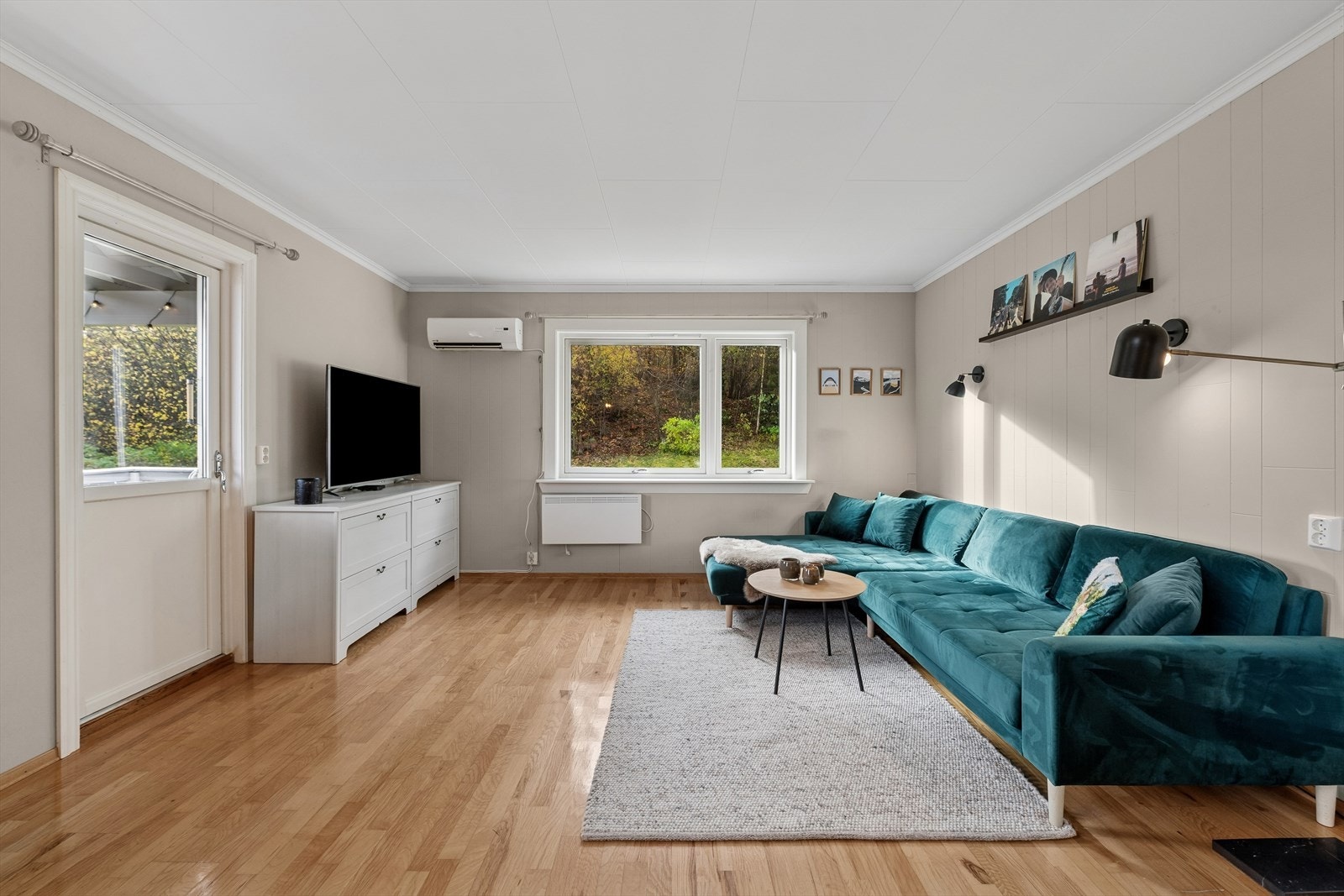 Sofahjørne med god plass til sofa og ønsket møblement. Galleribilde