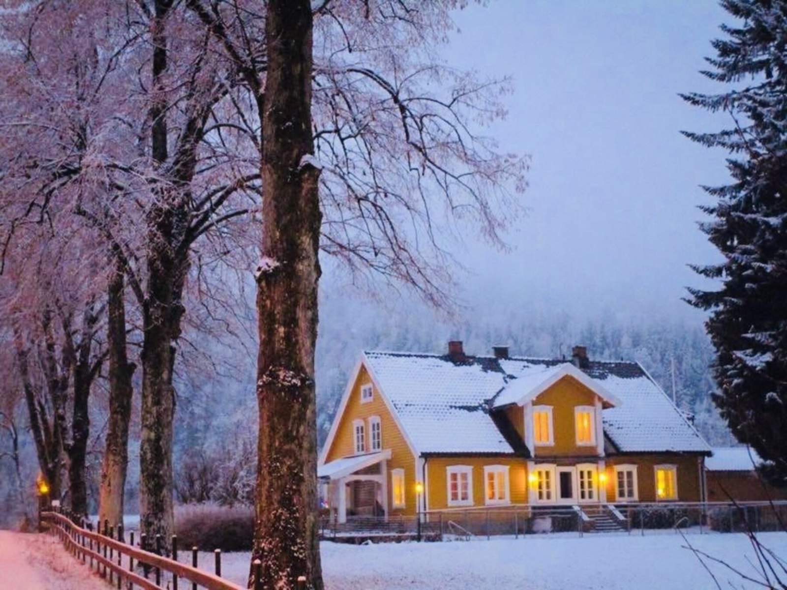 Åstad Gård - nabo gården bak Åstadryggen. Her kan du leie kjøkkenhage parsel. Galleribilde