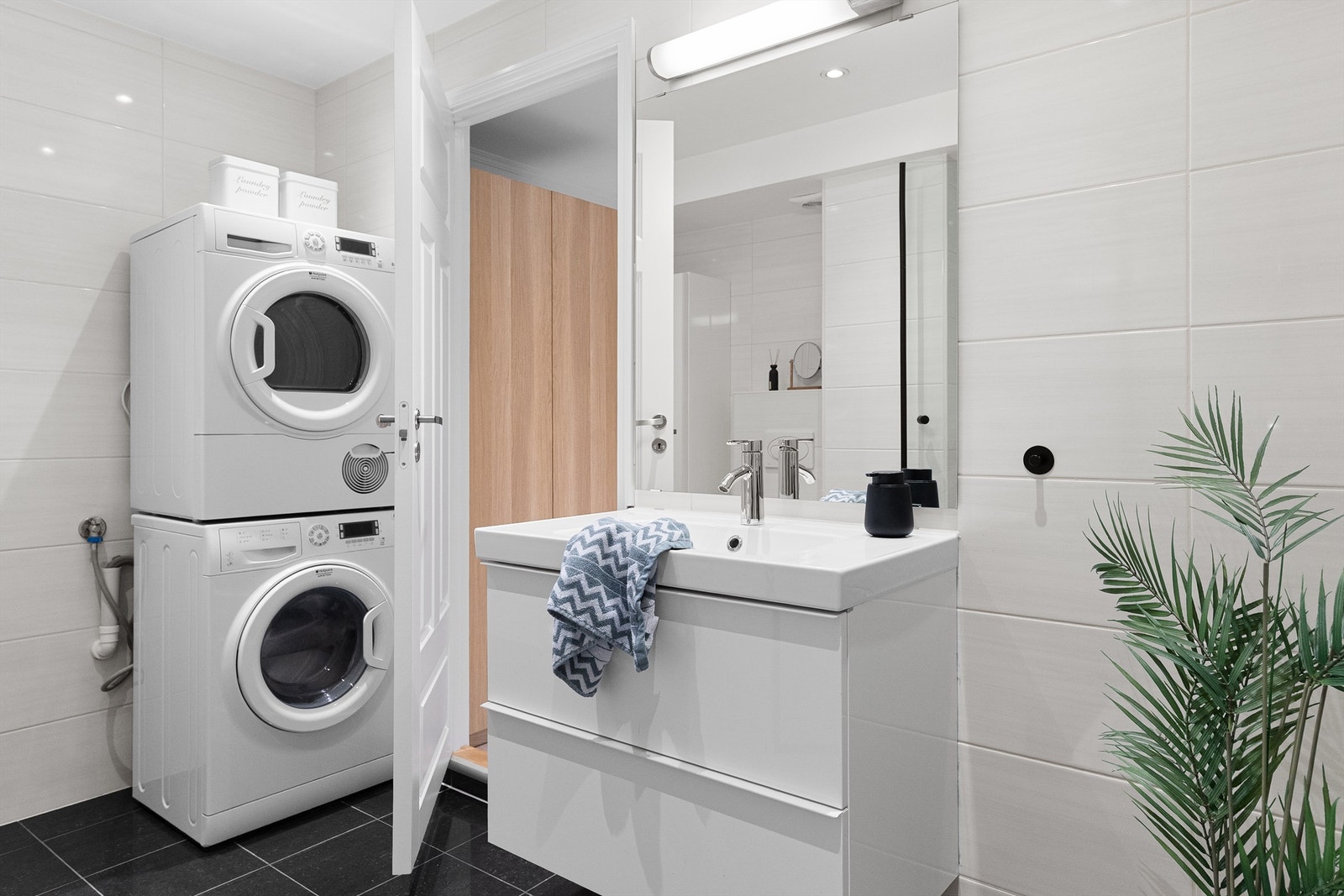 - God plass til vaskemaskin og tørketrommel - Galleribilde