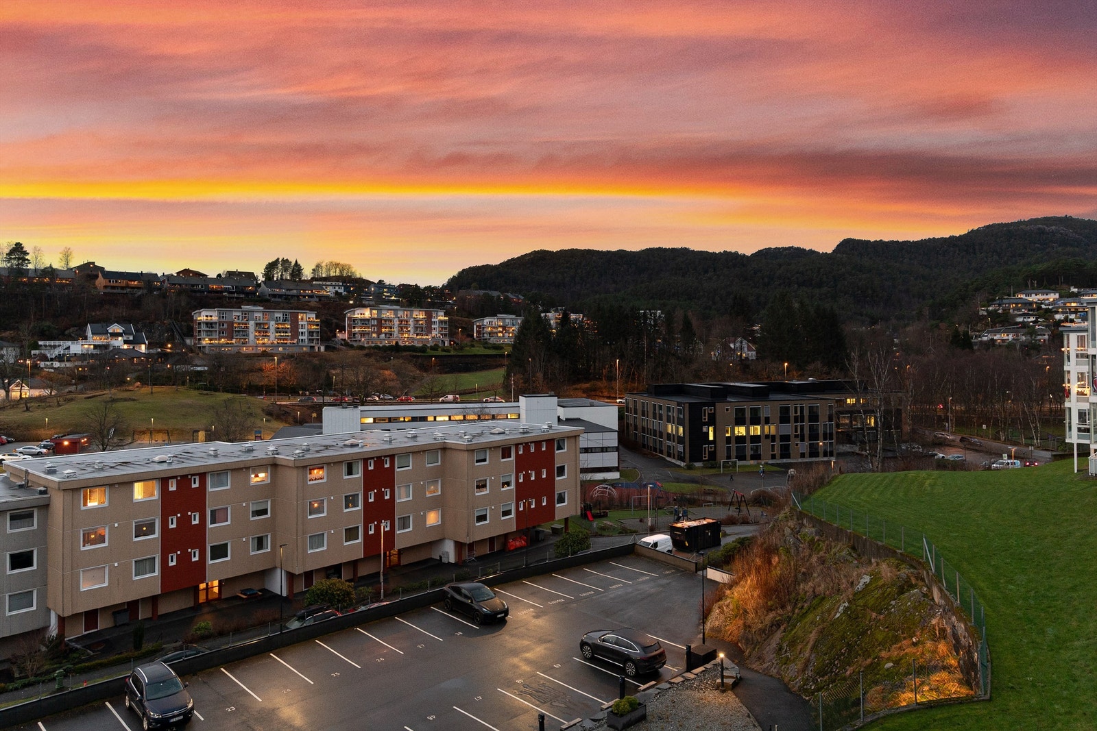 - Det kan også nytes nydelige solnedganger og kveldsstemning på egen balkong - Galleribilde