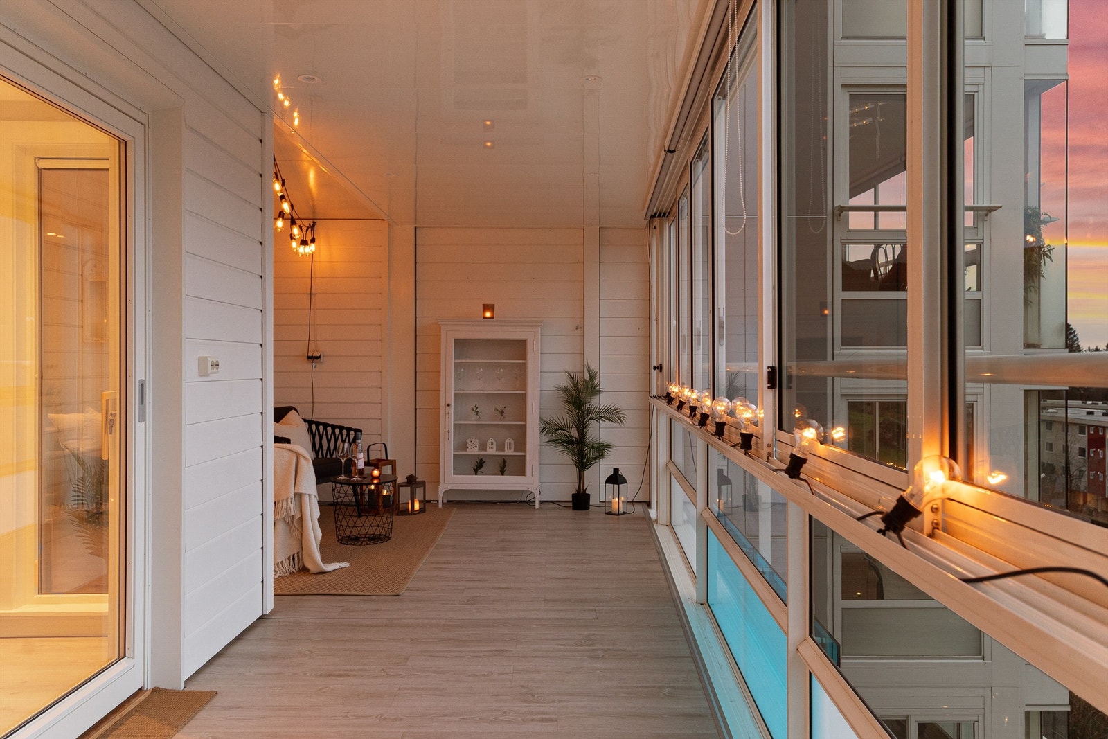 - Vinduene kan skyves i fra og lukkes igjen, alt etter hva man foretrekker - Galleribilde