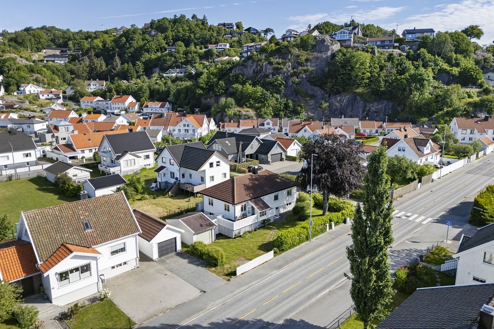 Eier bruker adkomsten fra Vognmannsgate, men det er også adkomstmulighet via Skarvøyveien. Galleribilde