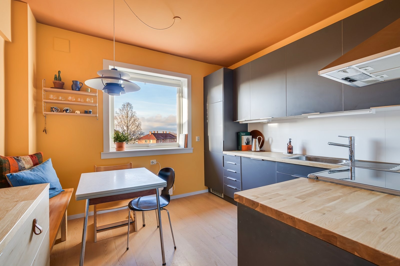 Her er det god plass til spisebord. Galleribilde