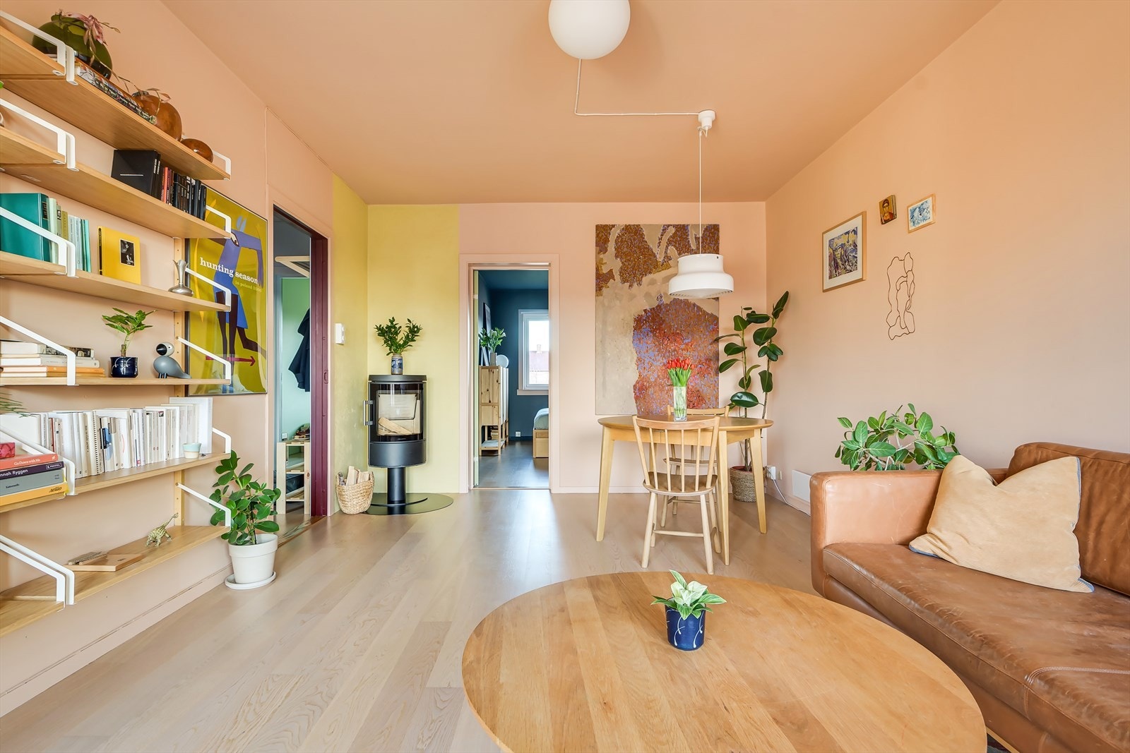 Flott parkettgulv i leiligheten. Galleribilde