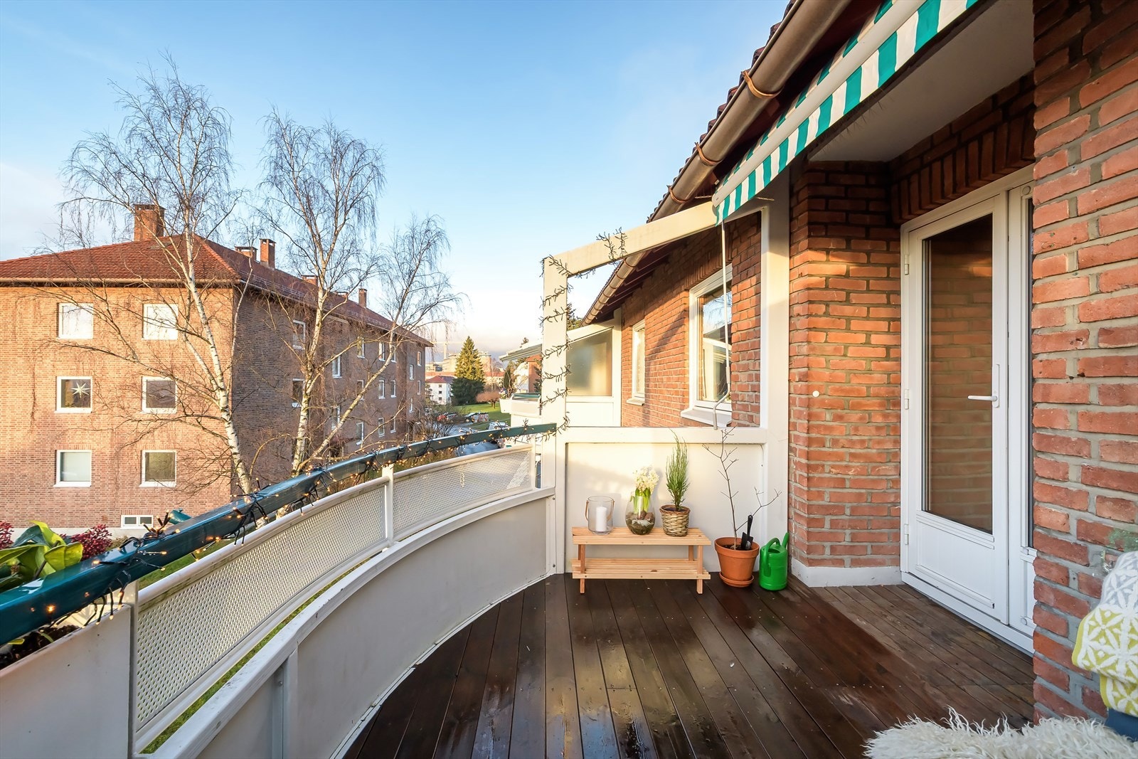 Gulvet på balkongen ble byttet ut i 2022. Galleribilde