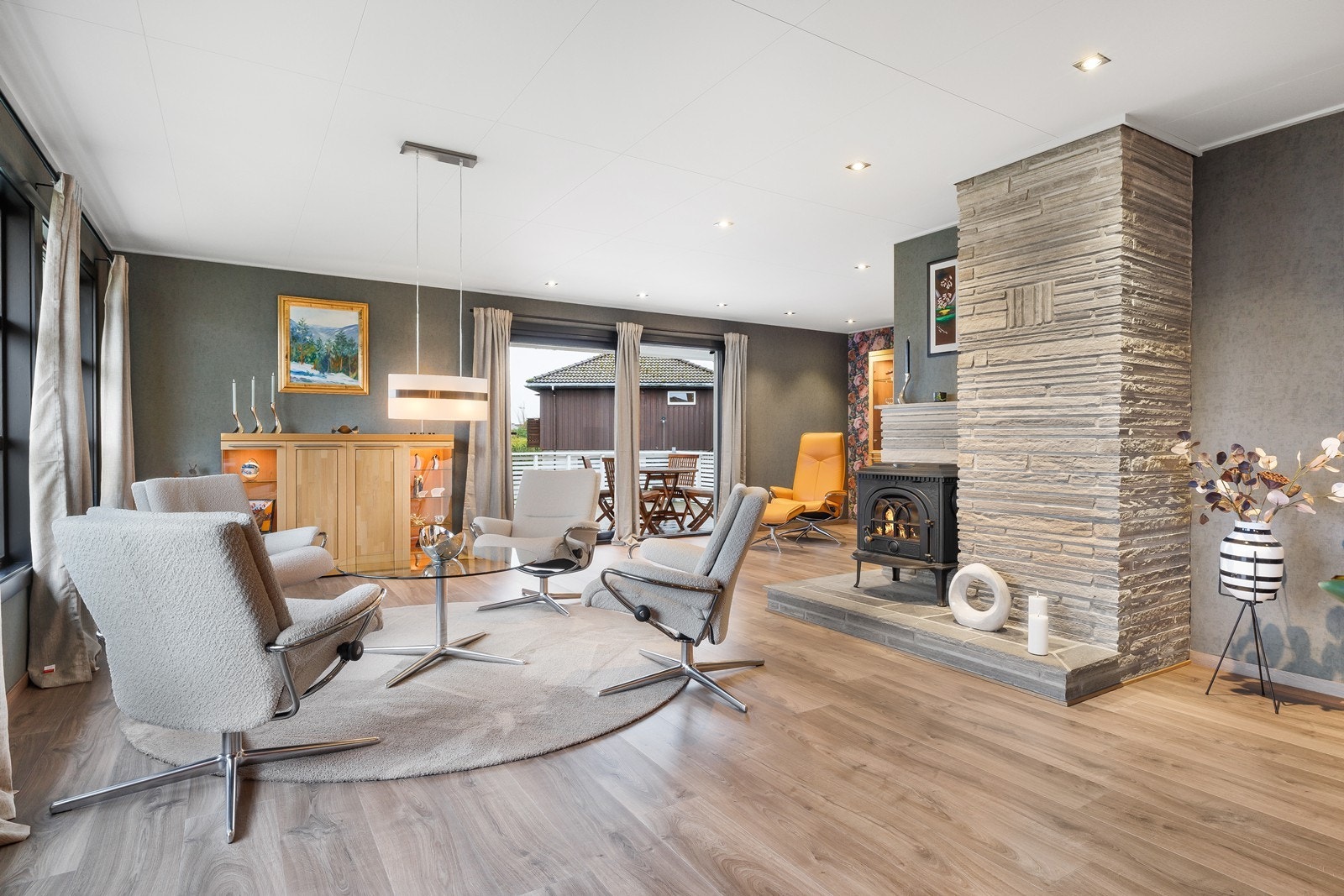 Fra stuen er det direkte tilgang til terrassen. Galleribilde