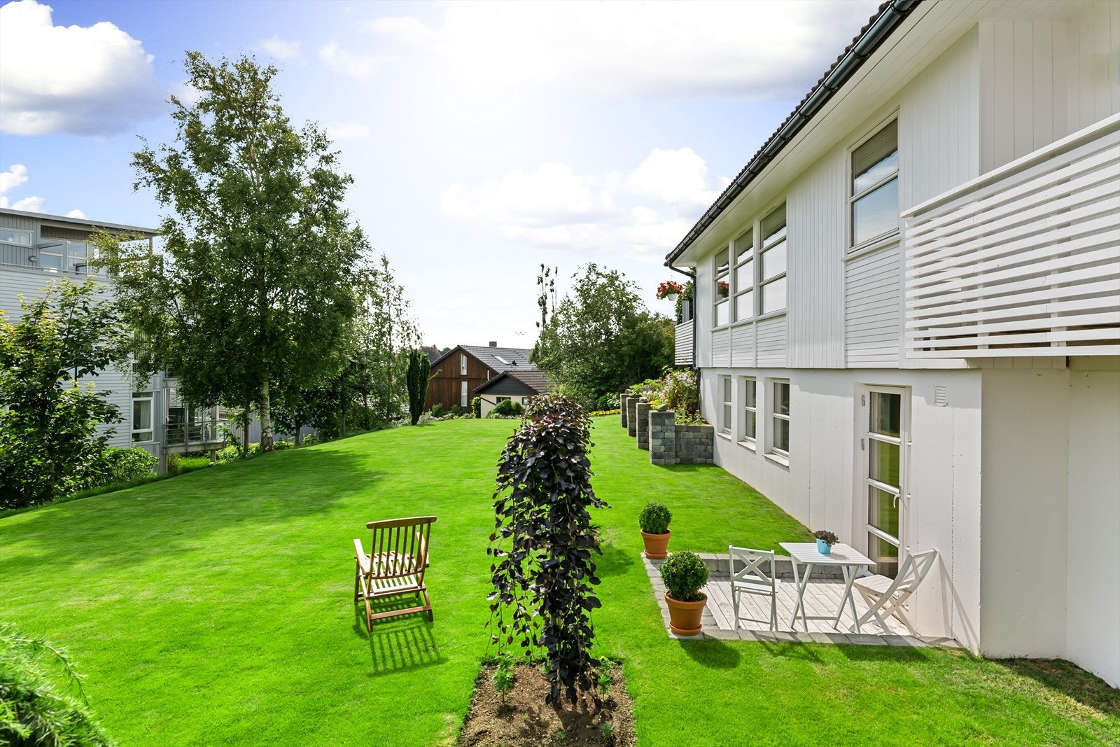 En stor og grønn hage, perfekt for lek og moro. Galleribilde