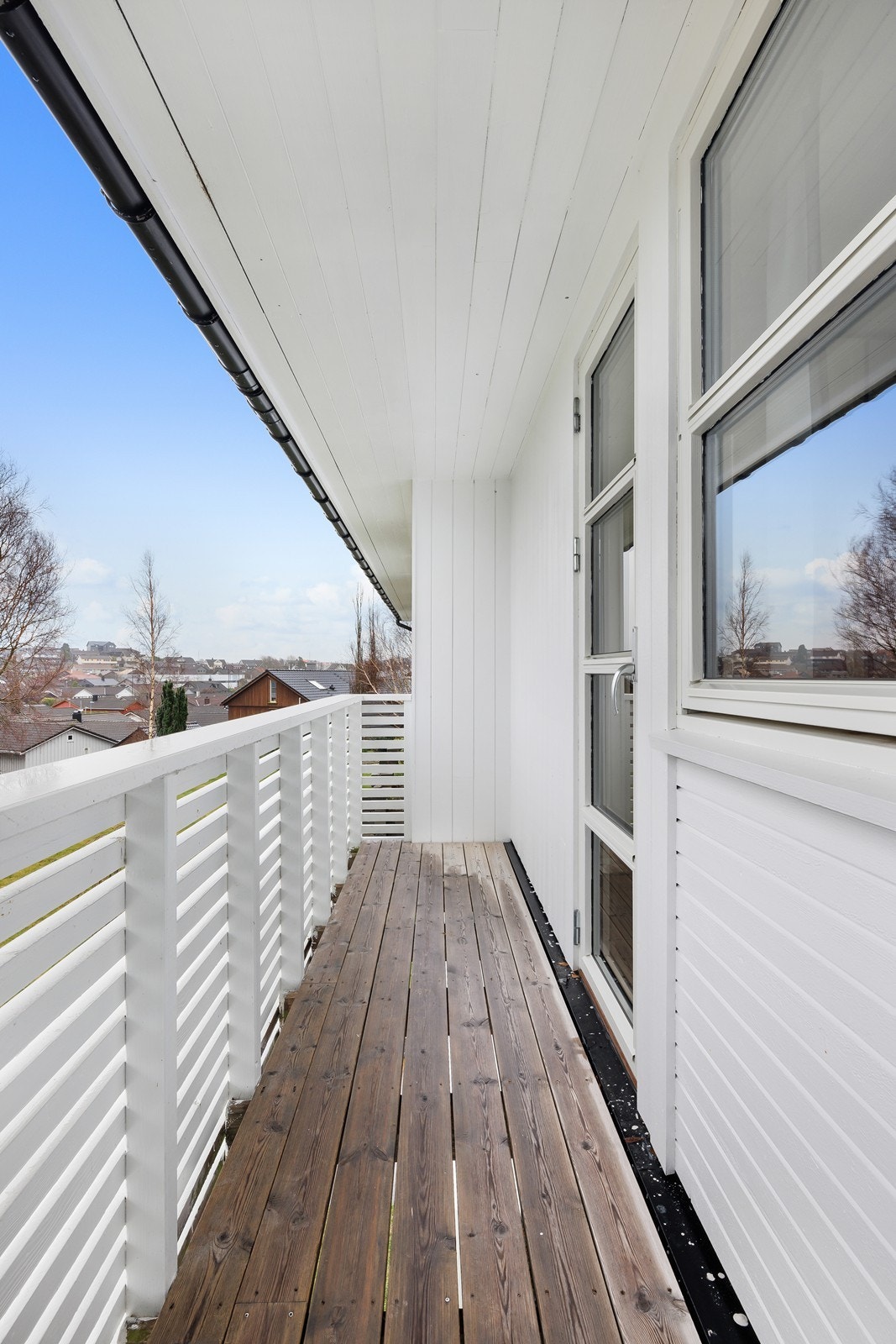 Fra hovedsoverommet har man direkte tilgang til balkong. Galleribilde