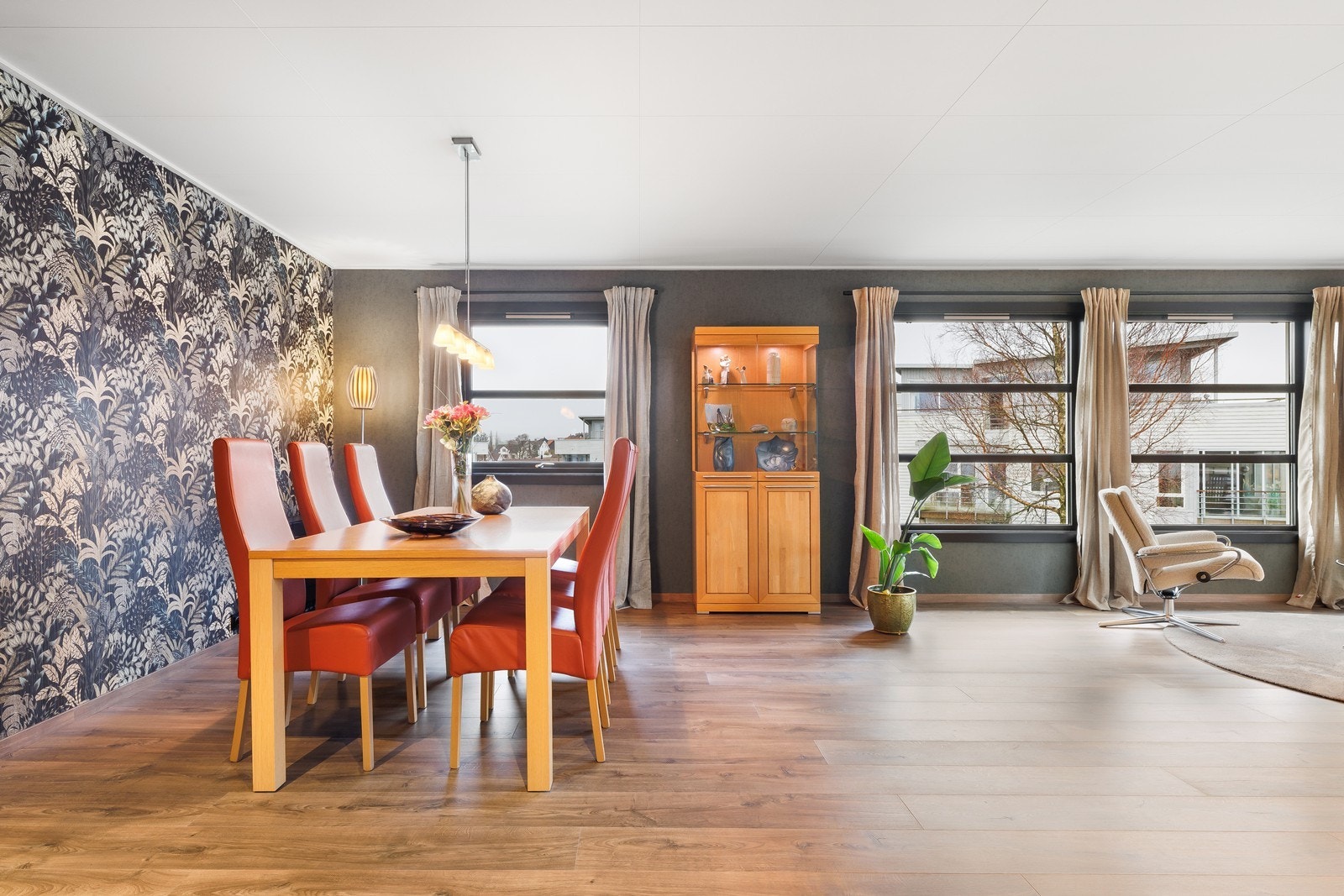 God plass til spisebord med flott utsikt. Galleribilde