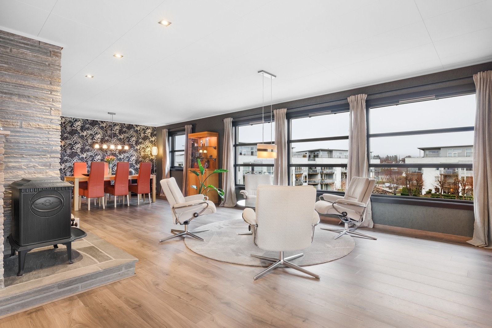 Nytt laminatgulv i stuen. Galleribilde