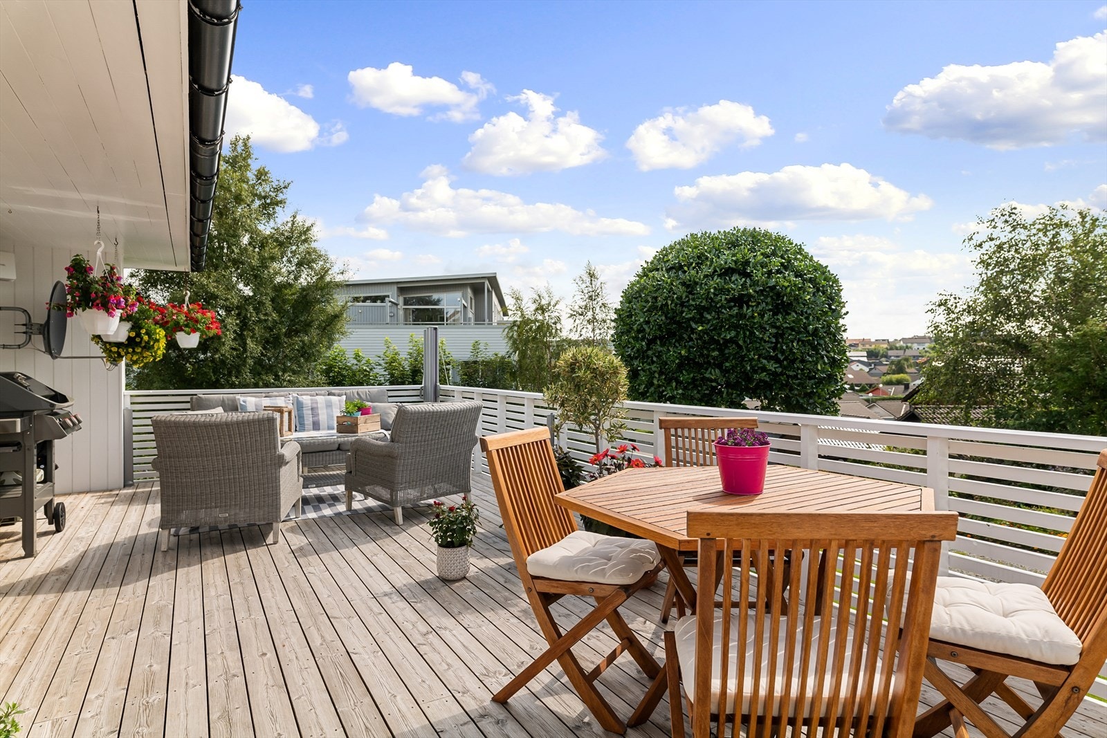 Sørvendt terrasse. Galleribilde