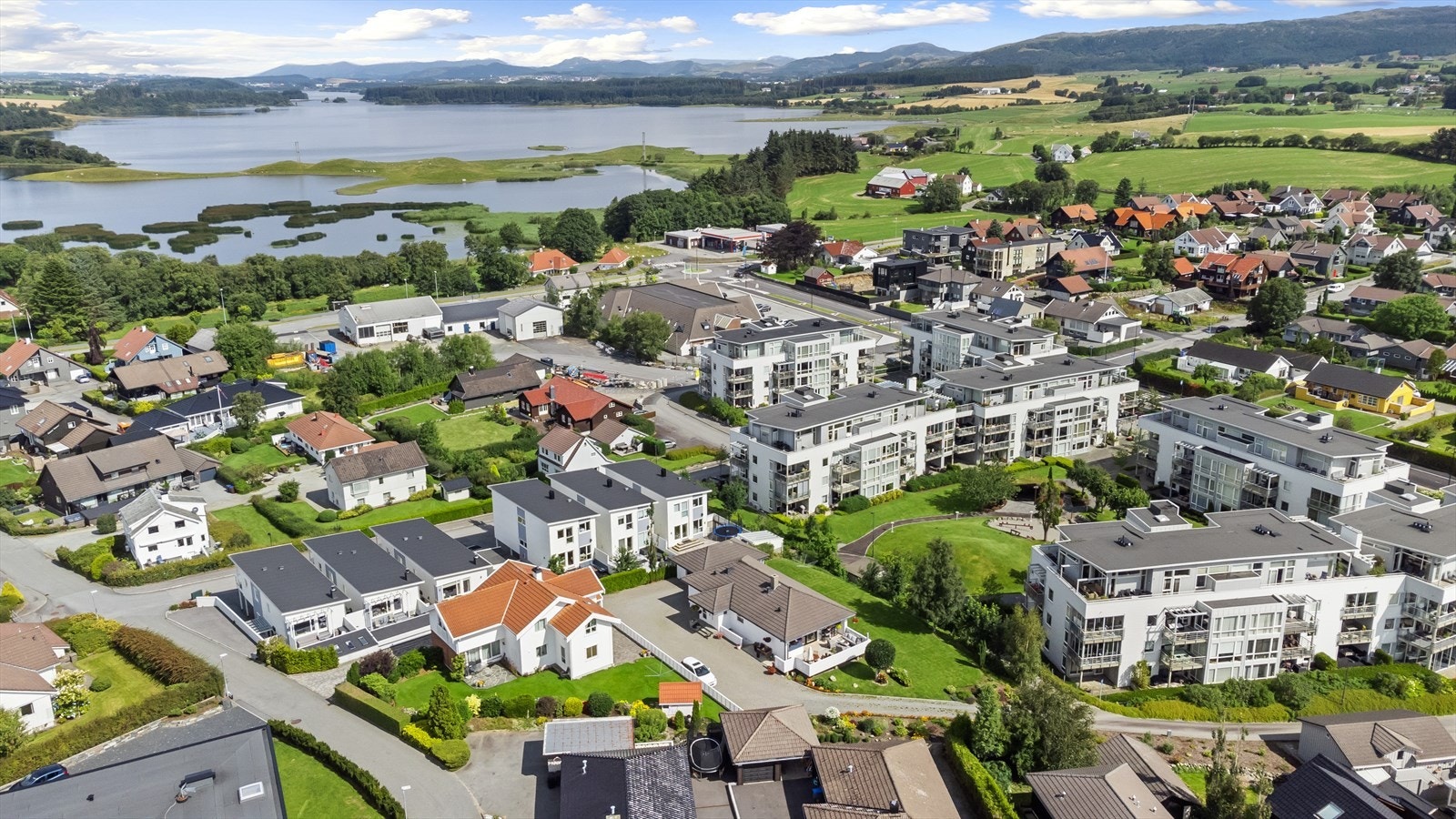 Nær beliggenhet til Kiwi, Club Athletic og Esso. Galleribilde