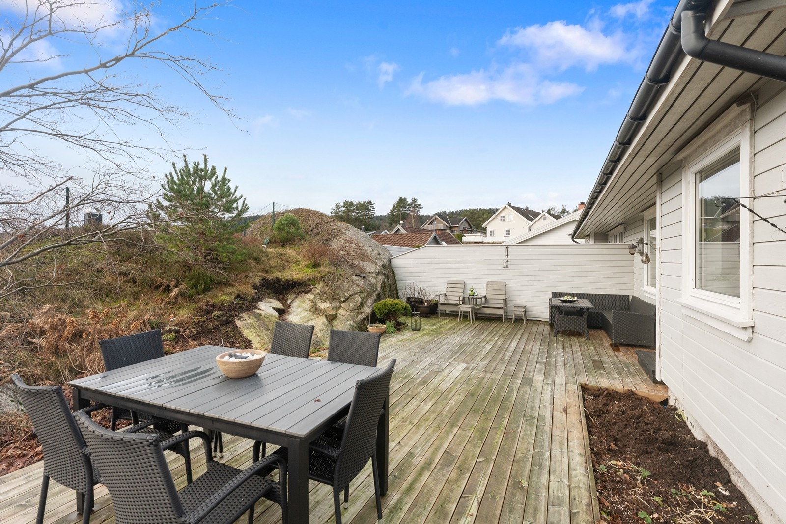 Uteområde er skjermet, fredelig, lunt og solrikt. Galleribilde