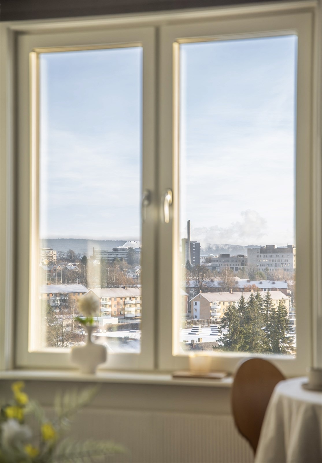 Leiligheten ligger i byggets 10. etasje, noe som byr på en flott utsikt over nærområdet. Galleribilde