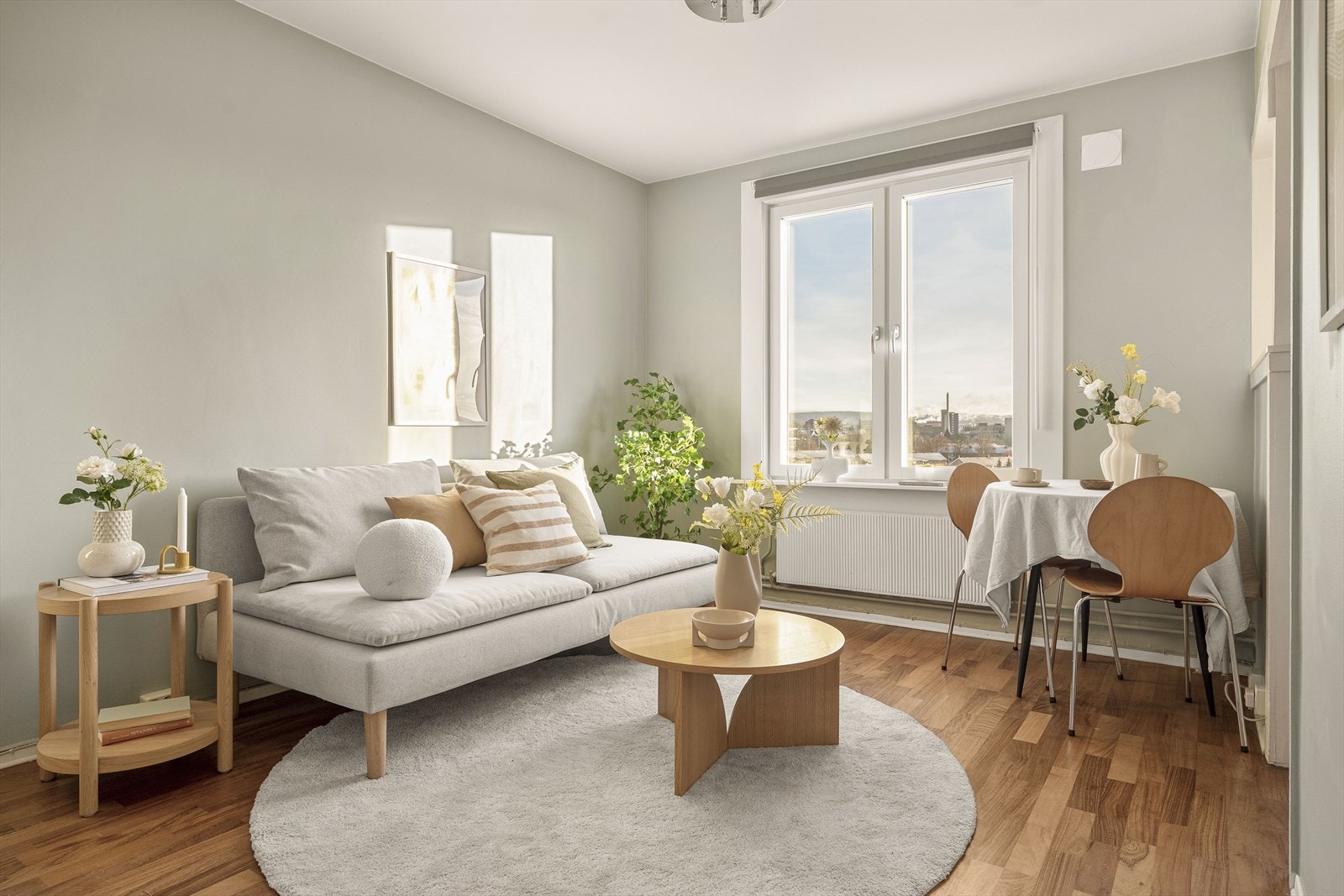 Dette er en leilighet som er enkel å innrede og utnytter plassen godt, ideell for en urban livsstil. Galleribilde