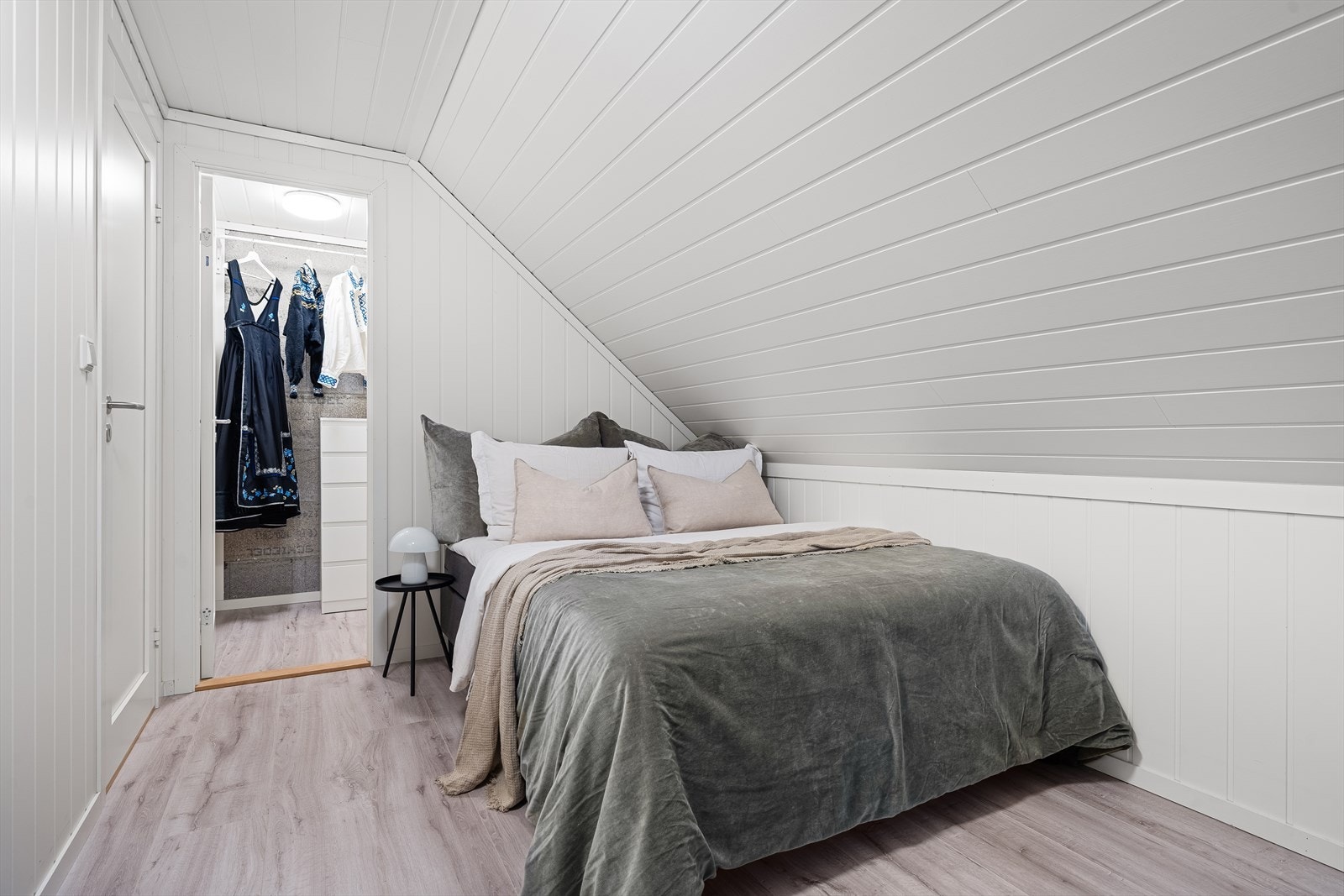 Det er også fra dette rommet tilkomst til en walk-in garderobe. Galleribilde