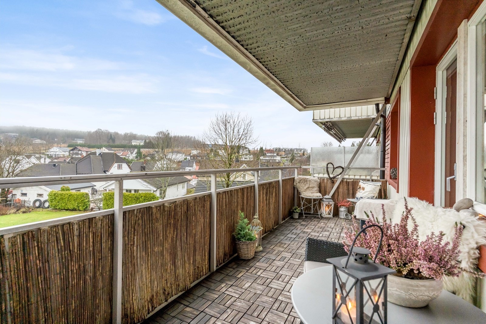 Innholdsrik 3-roms leilighet med god standard, beliggende i et attraktivt område på Strømmen. Galleribilde