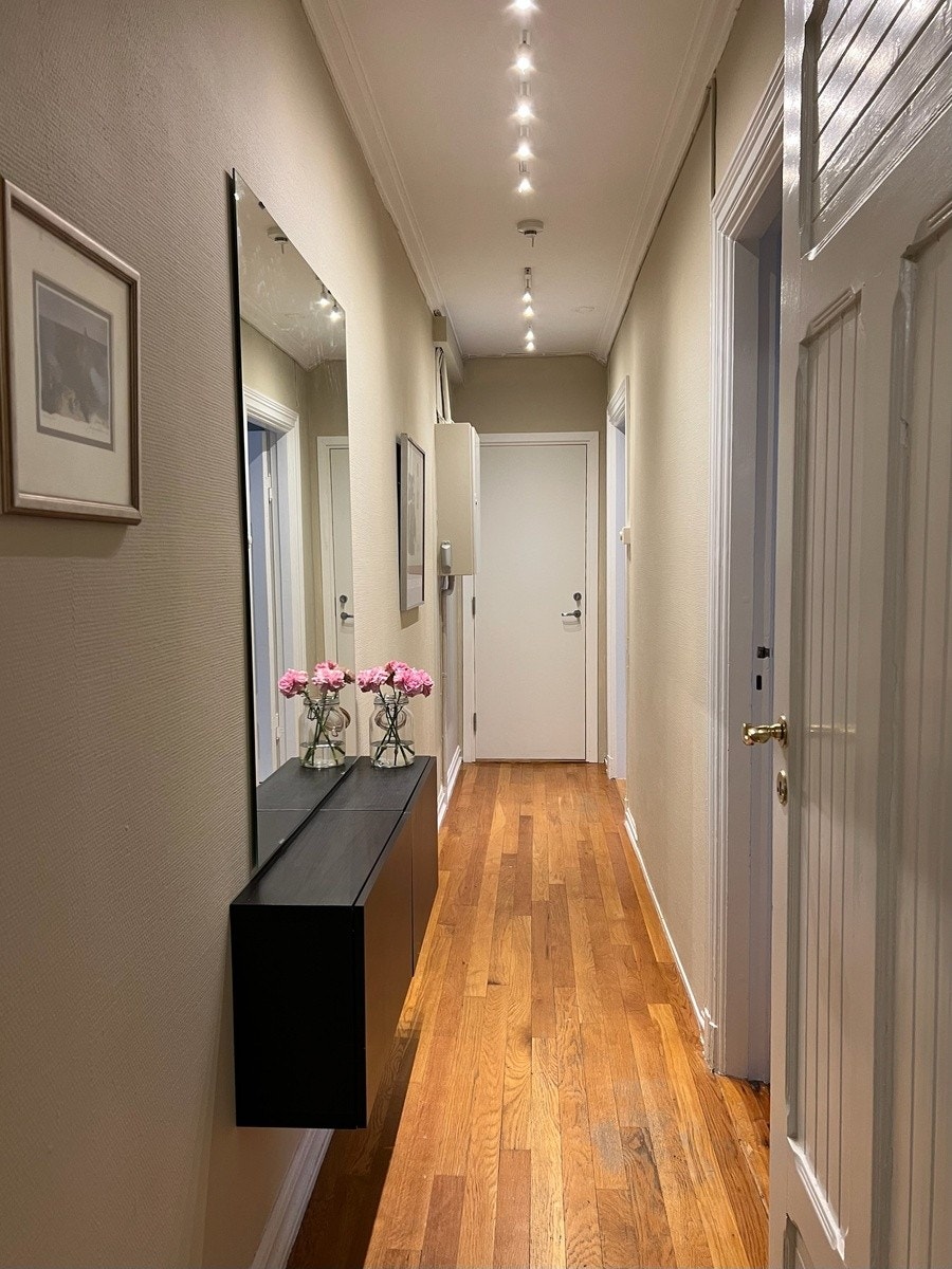 God plass i gangen Galleribilde