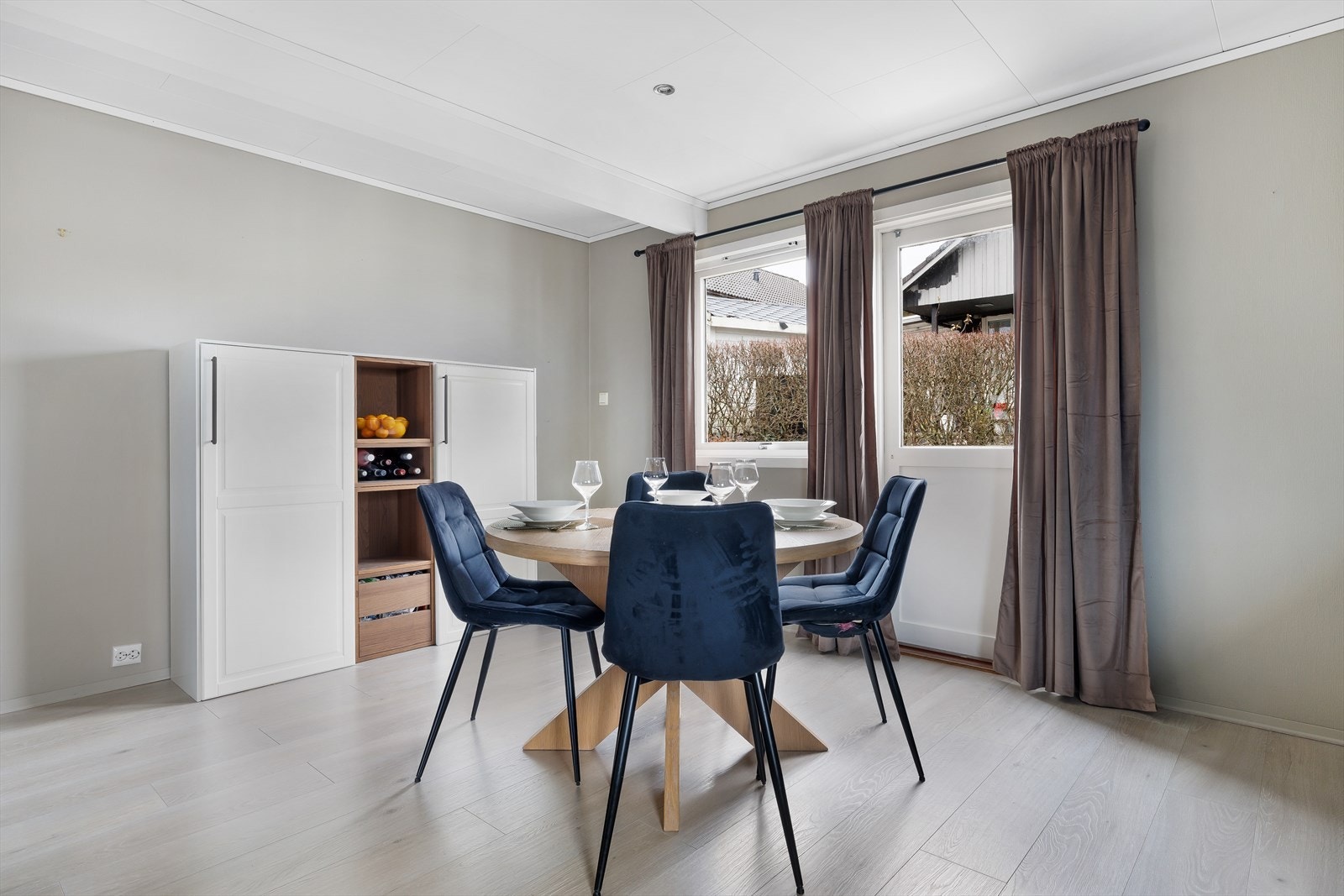 Fra kjøkken er det utgang til hagen Galleribilde