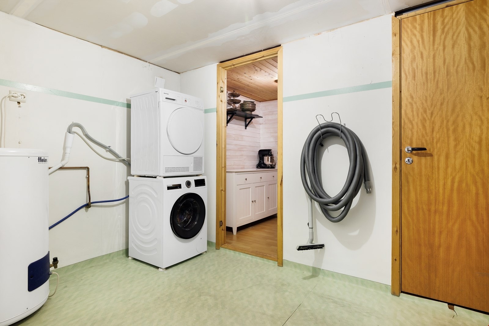 Stort vaskerom med tilgang til 2 boder Galleribilde