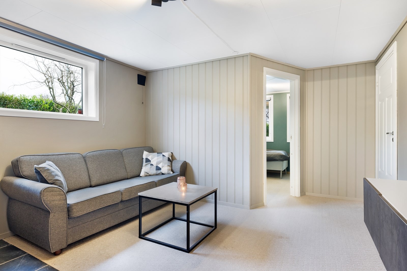 Hobbyrom/stue i 1. etasje Galleribilde