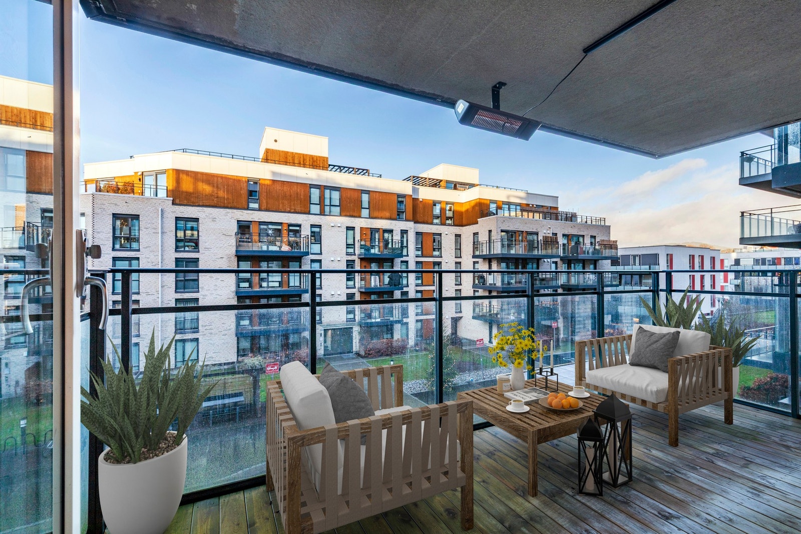 Vestvendt balkong på ca. 10 m². med gode solforhold - perfekt for varme sommerdager. Bildet er digitalt stylet/illustrasjonsbilde Galleribilde