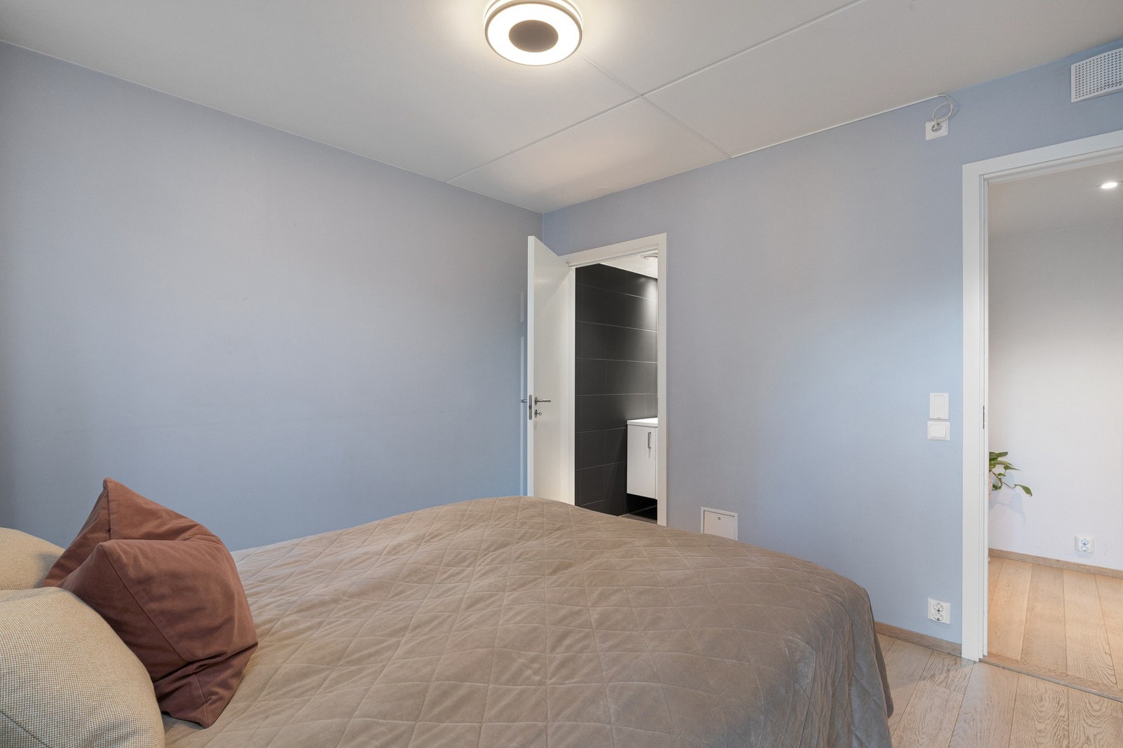 Eget baderom i tilknytning til soverommet Galleribilde