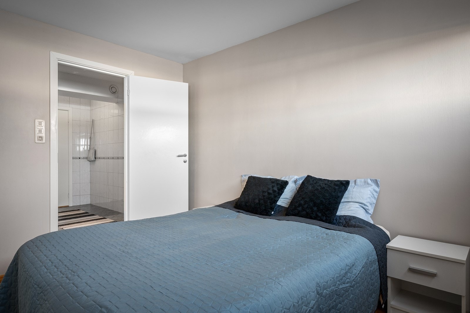 Soverom 1 av god størrelse. Galleribilde