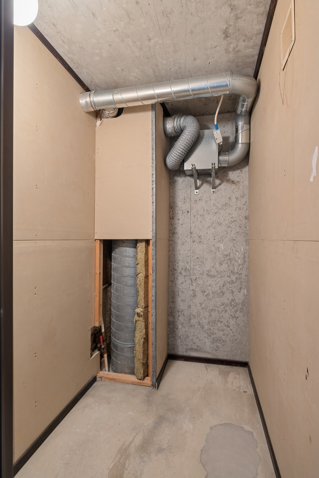 Innvendig bod i tilknytning entré. Galleribilde