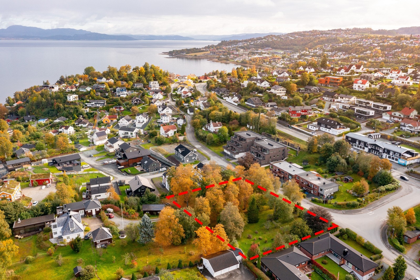 Etablert boligområde med nærhet til sjøen Galleribilde