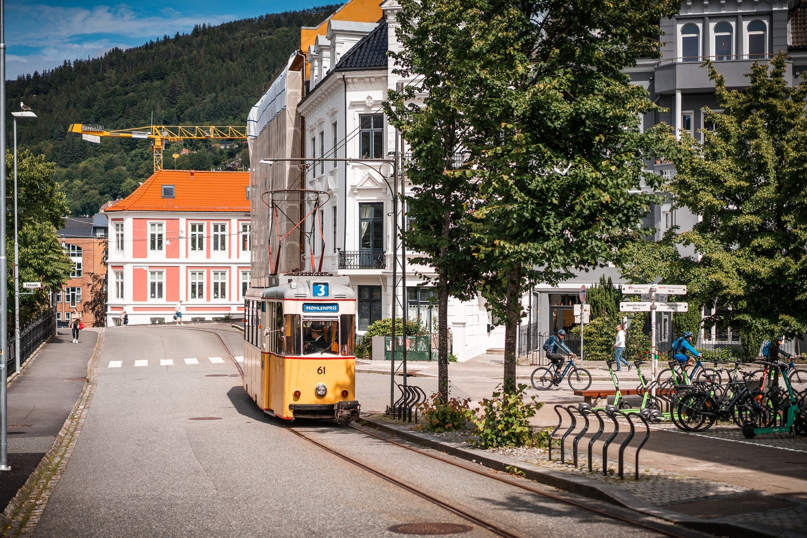 Med kort vei til alt en måtte trenge, får man det beste Bergen sentrum har å by på Galleribilde